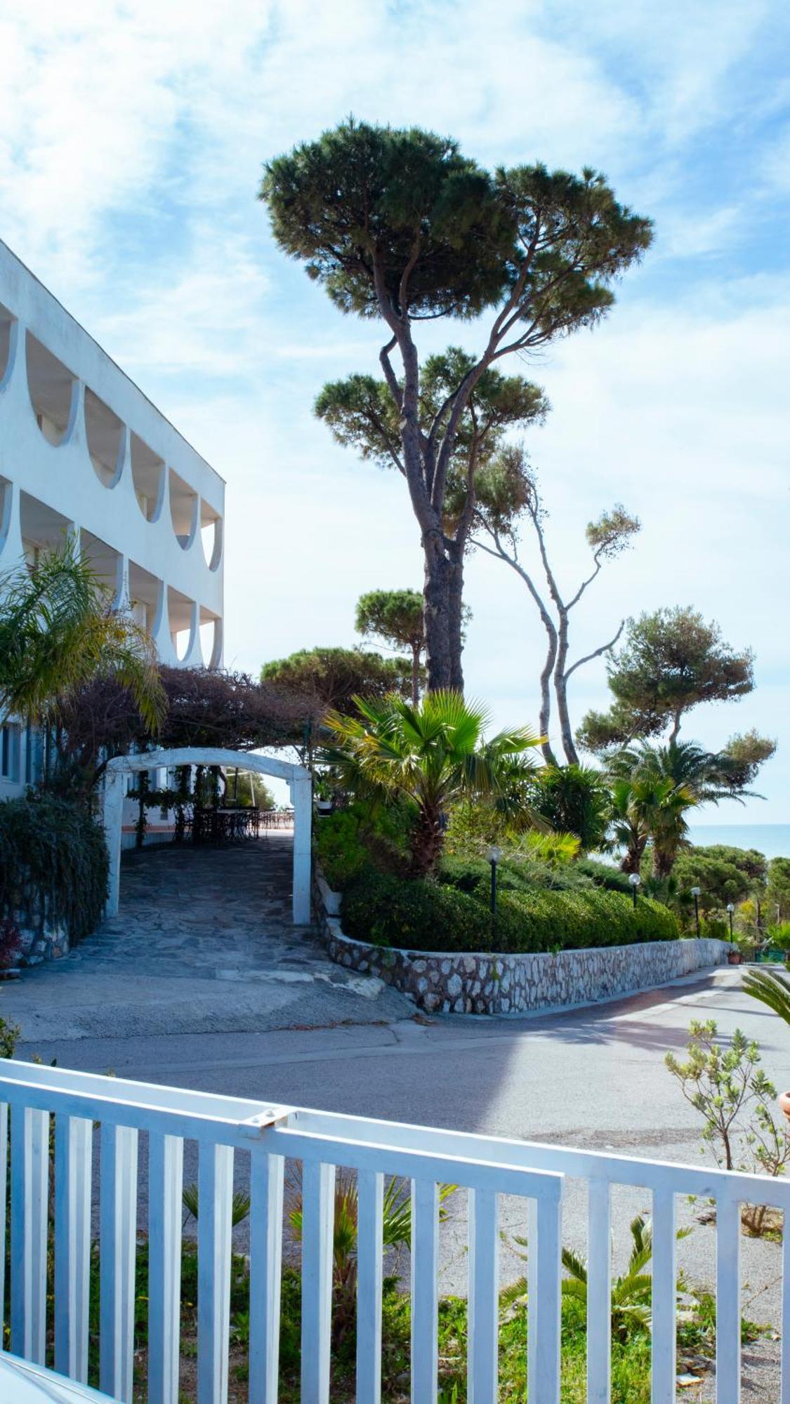 Hotel Sinuessa Terme Mondragone Eksteriør bilde